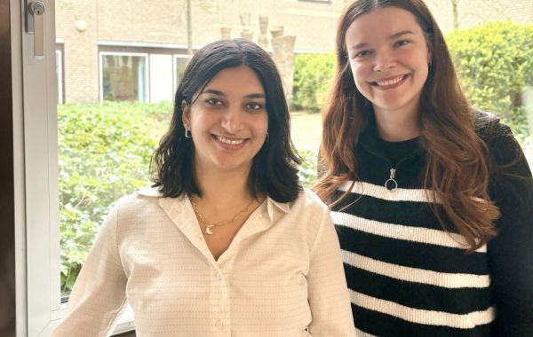 Zohra Amaris en Suzan van Roessel