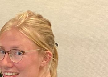 Man en vrouw maken Podcast over digitale zorg