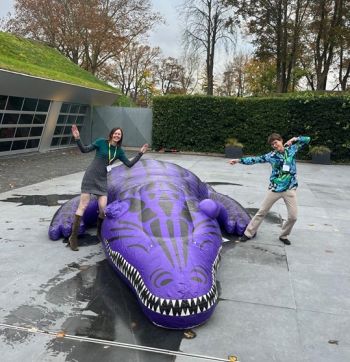 9 meter lange paarse krokodil met Erica en Christl