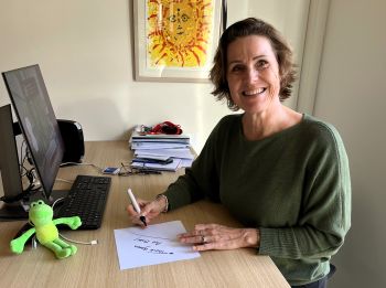 Tamara Kroll beschrijft het tegeltje met haar tip voor duurzamere zorg