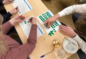 Deelnemers doen het simulatiespel