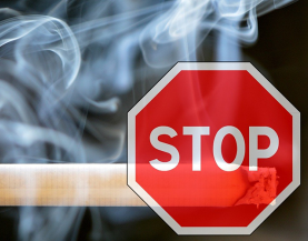 Stopbord en rook: stop met roken