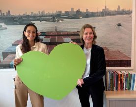 Esther Olman en Marlies Jansen-Landheer met het Groene hart